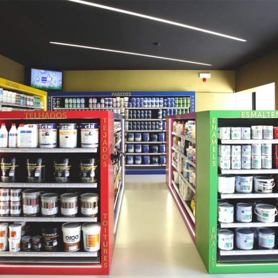 Atelier de peinture avec éclairage Tromilux